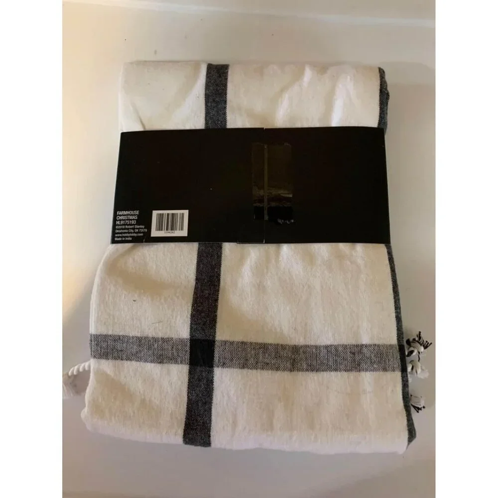 NWT Robert Stanley Table Throw 40” x 40” Black/White Plaid Home Holiday Decor
